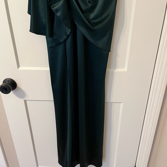 Elegant Hunter Green Long Dress - Picture 4 of 5